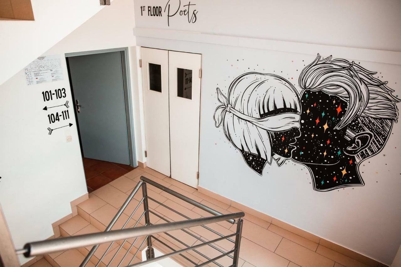 Moon Rocks Hostel Novalja Exterior foto